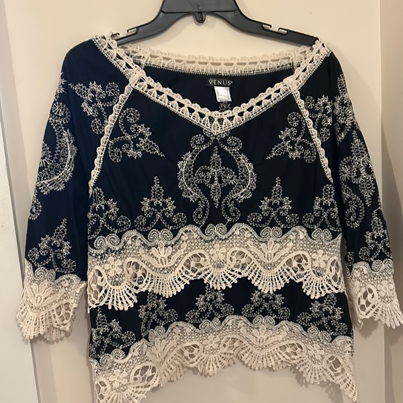 Venus lace black and cream shirt size 4 - Picture 1 of 6